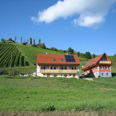 Rotes Presshaus - Peter Skoff