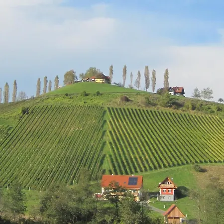 Rotes Presshaus - Peter Skoff